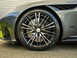 ASTON MARTIN DBS Photo 4