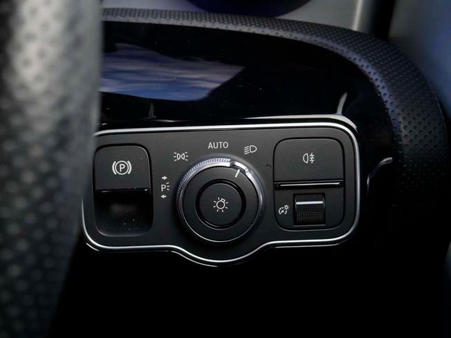MERCEDES-BENZ A Class Photo 15