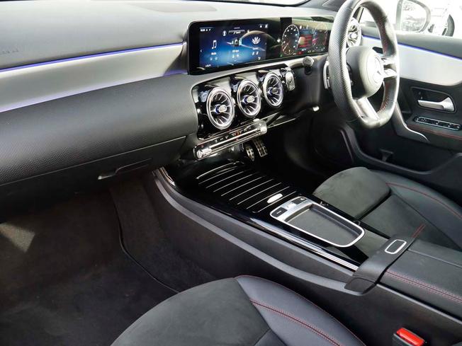 MERCEDES-BENZ A Class Photo 3