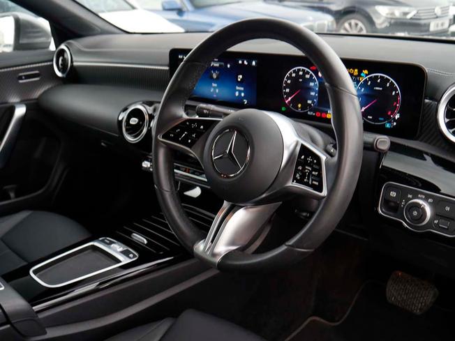 MERCEDES-BENZ Cla Class Photo 31