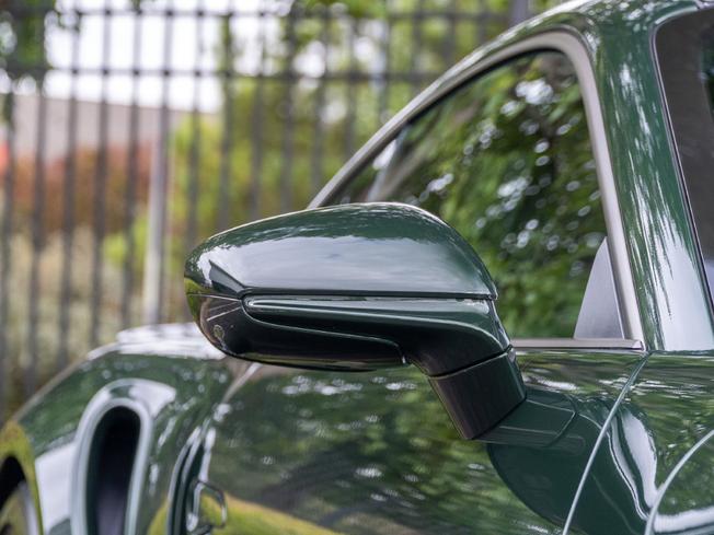 PORSCHE 911 Photo 10