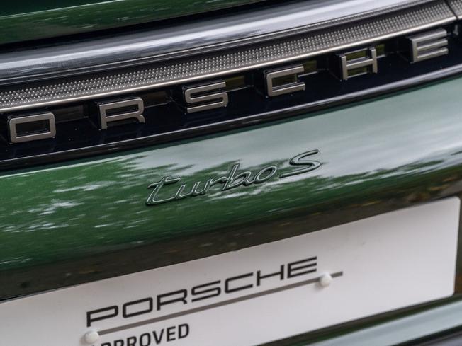 PORSCHE 911 Photo 16