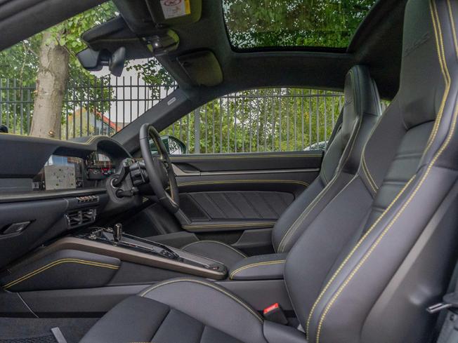 PORSCHE 911 Photo 3