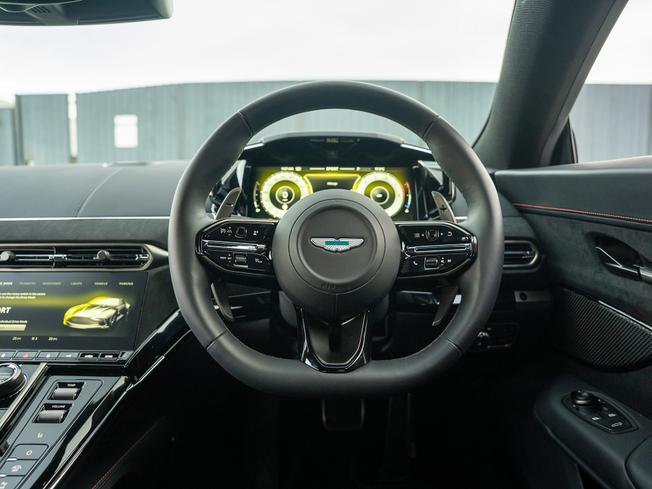 ASTON MARTIN Vantage Photo 11