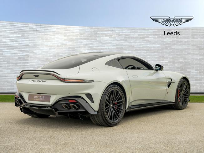 ASTON MARTIN Vantage Photo 19