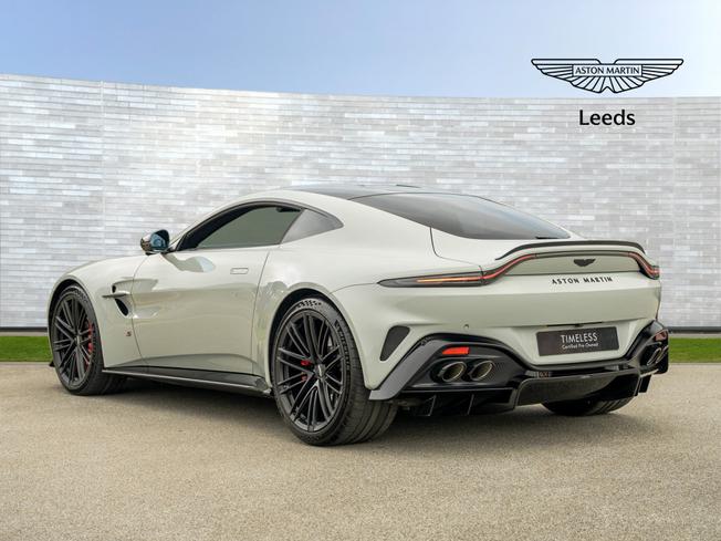 ASTON MARTIN Vantage Photo 2
