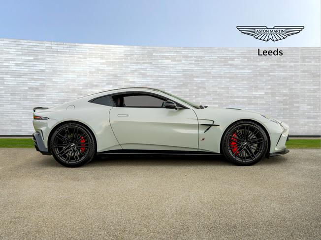 ASTON MARTIN Vantage Photo 20