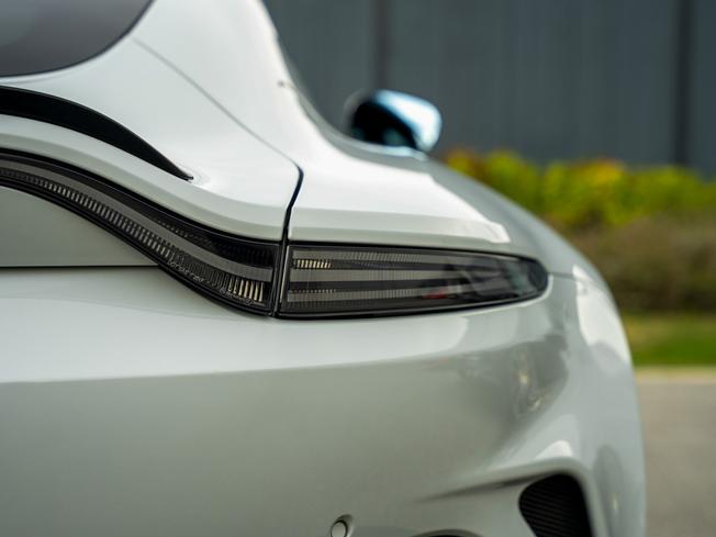 ASTON MARTIN Vantage Photo 30