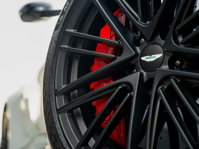 ASTON MARTIN Vantage Photo 31