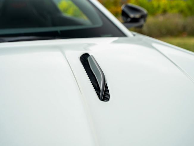 ASTON MARTIN Vantage Photo 32