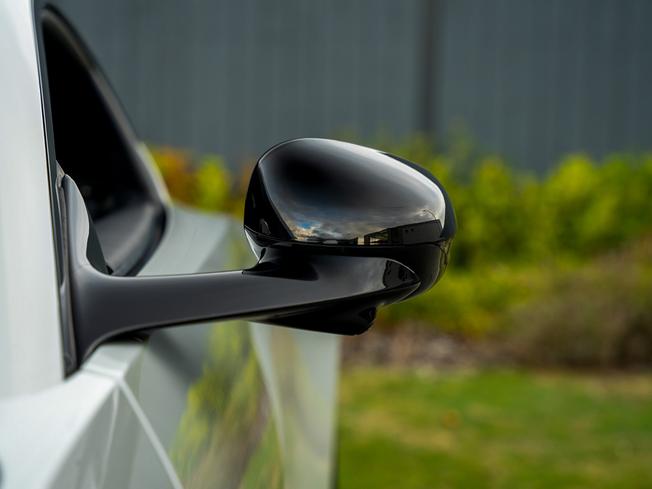 ASTON MARTIN Vantage Photo 34