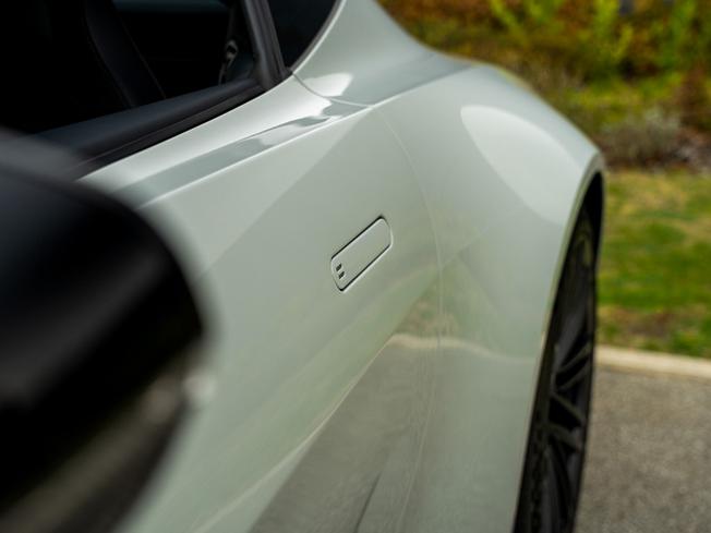 ASTON MARTIN Vantage Photo 35