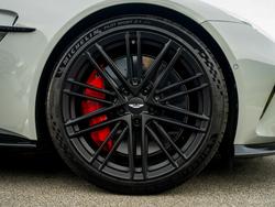 ASTON MARTIN Vantage Photo 4