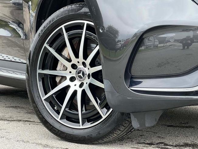MERCEDES-BENZ EQC Photo 13