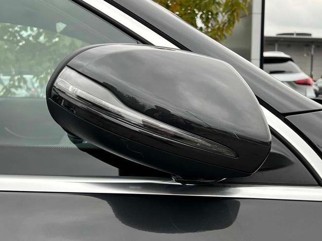 MERCEDES-BENZ EQC Photo 16