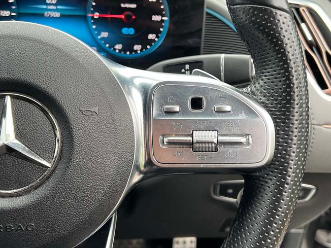 MERCEDES-BENZ EQC Photo 29
