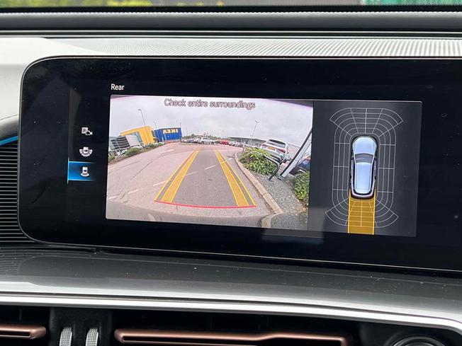 MERCEDES-BENZ EQC Photo 32