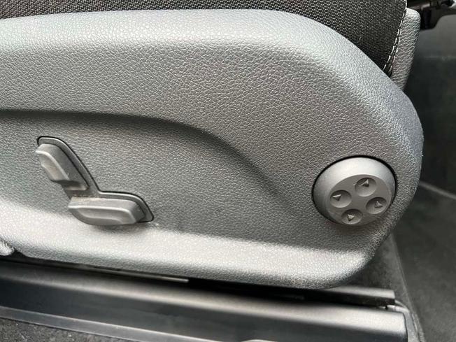MERCEDES-BENZ EQC Photo 45