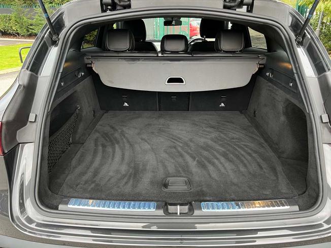 MERCEDES-BENZ EQC Photo 9