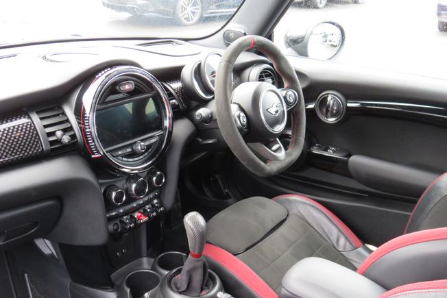 MINI Hatch Photo 11