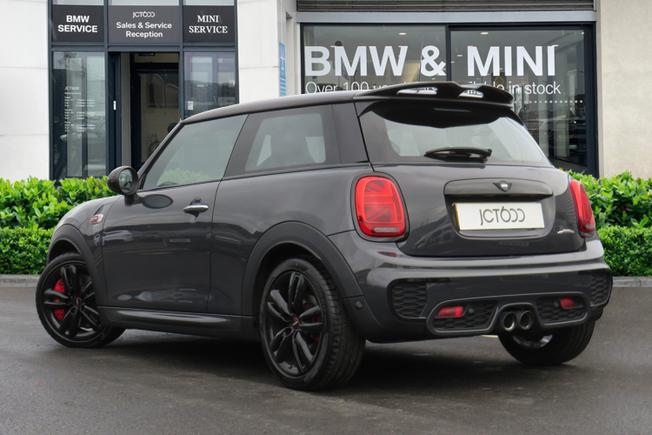 MINI Hatch Photo 2