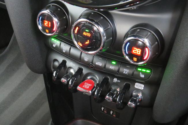 MINI Hatch Photo 30