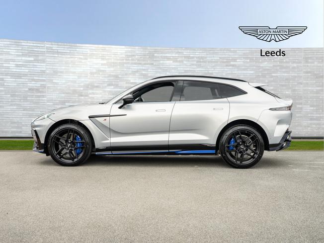 ASTON MARTIN DBX S Photo 27