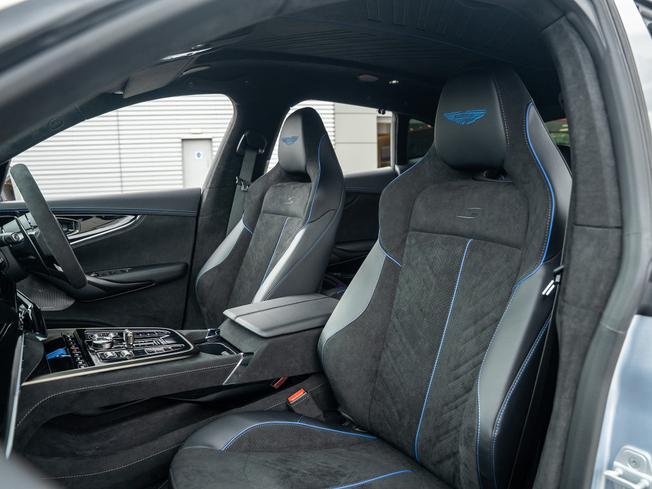 ASTON MARTIN DBX S Photo 38