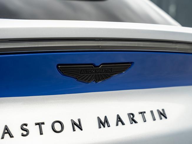 ASTON MARTIN DBX S Photo 43