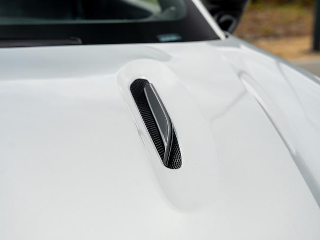 ASTON MARTIN DBX S Photo 46