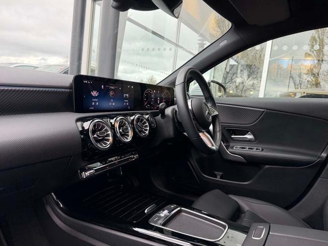 MERCEDES-BENZ A Class Photo 3