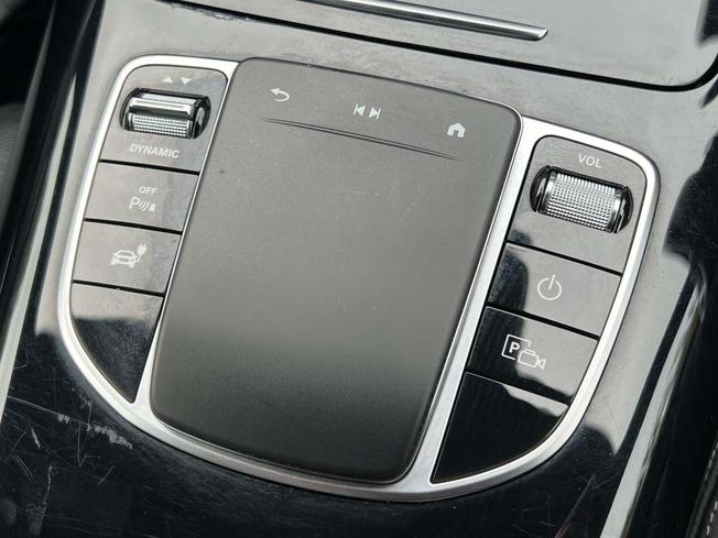 MERCEDES-BENZ EQC Photo 38
