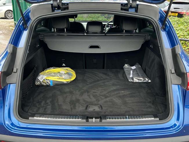 MERCEDES-BENZ EQC Photo 9