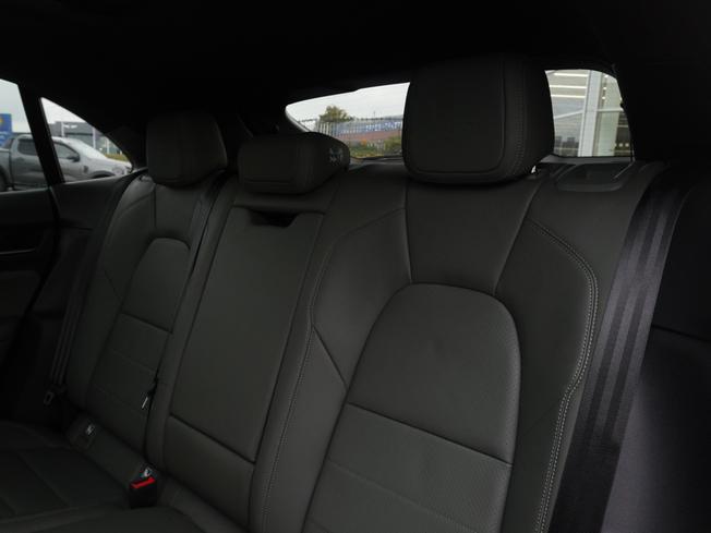 PORSCHE Macan Photo 12