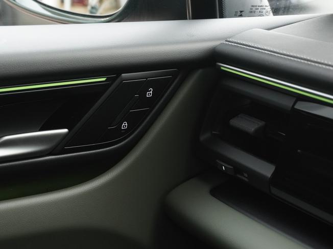 PORSCHE Macan Photo 29