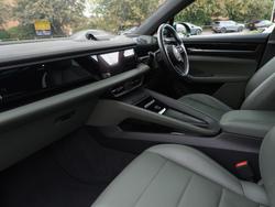 PORSCHE Macan Photo 3