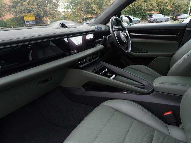 PORSCHE Macan Photo 3