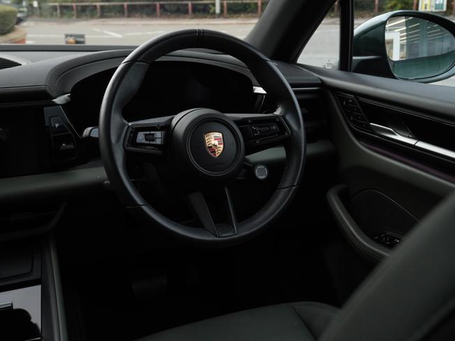 PORSCHE Macan Photo 9