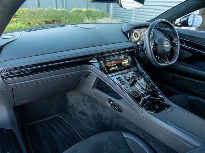 ASTON MARTIN Db12 Photo 10