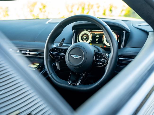ASTON MARTIN Db12 Photo 11