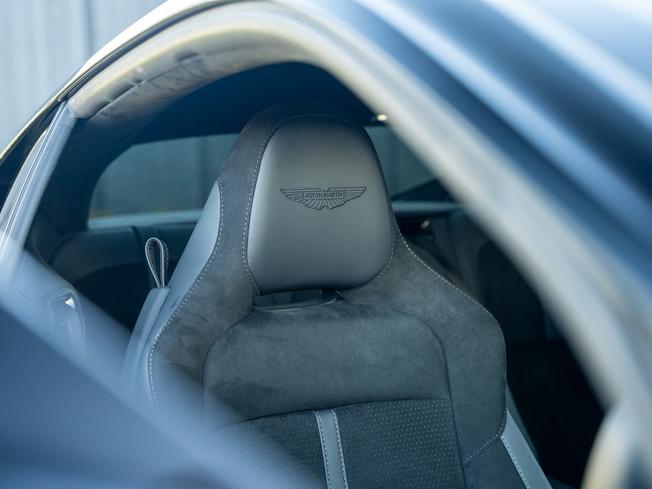 ASTON MARTIN Db12 Photo 24