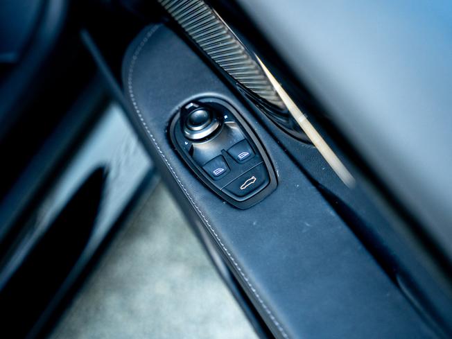 ASTON MARTIN Db12 Photo 28