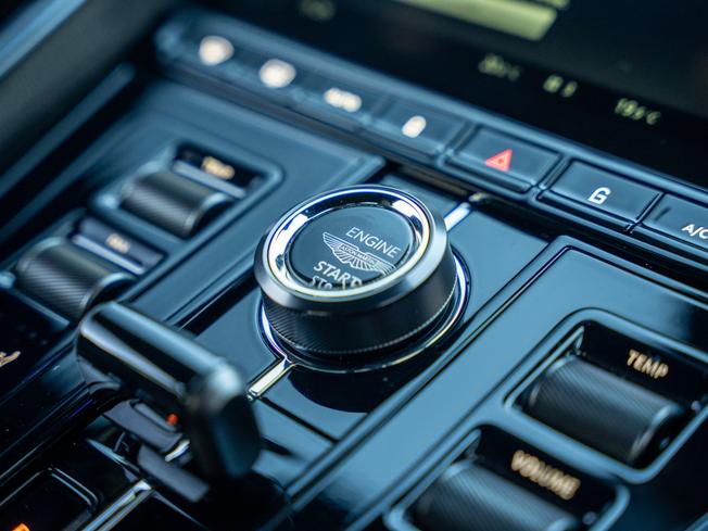 ASTON MARTIN Db12 Photo 30