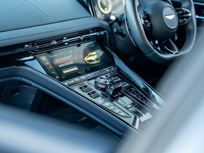 ASTON MARTIN Db12 Photo 35