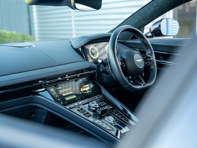 ASTON MARTIN Db12 Photo 36