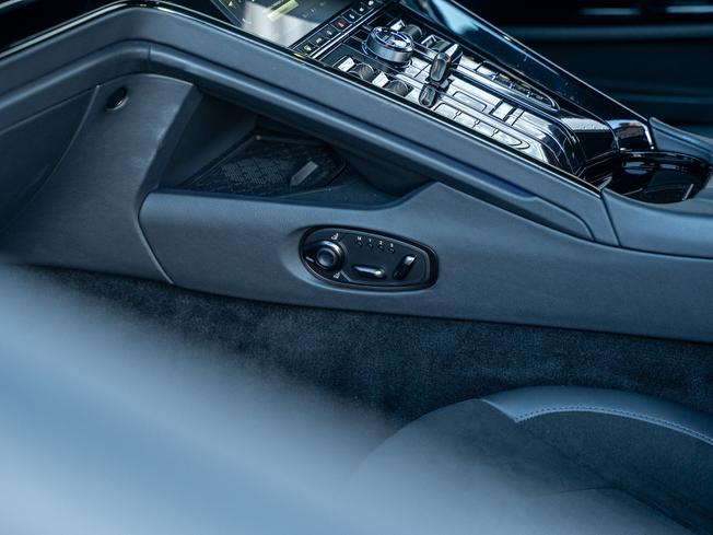 ASTON MARTIN Db12 Photo 37
