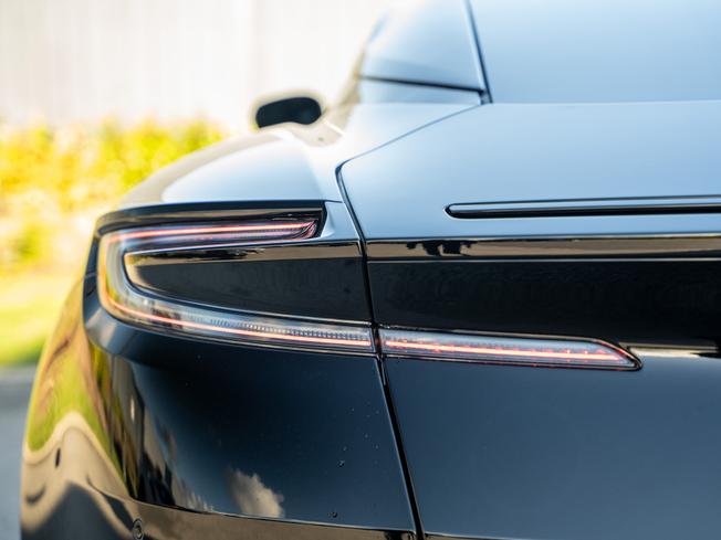 ASTON MARTIN Db12 Photo 38