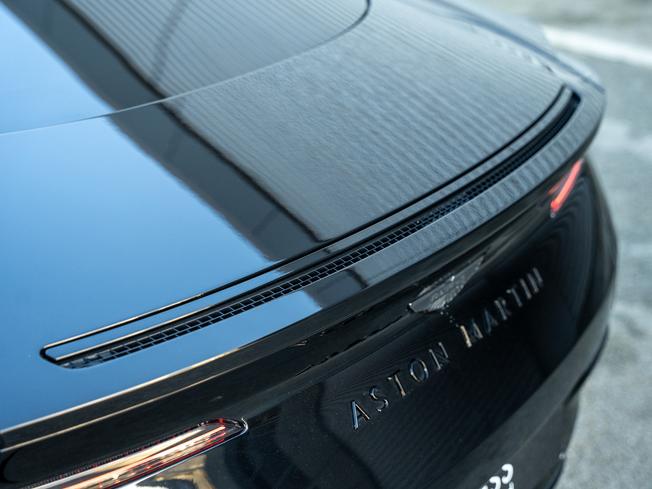 ASTON MARTIN Db12 Photo 39