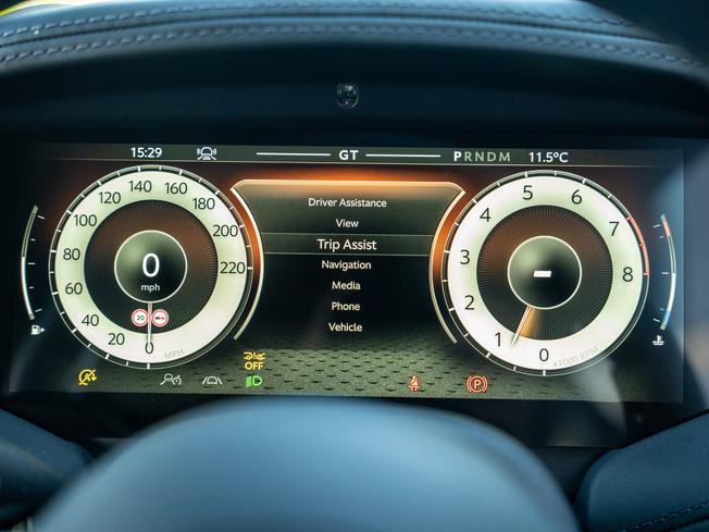 ASTON MARTIN Db12 Photo 6