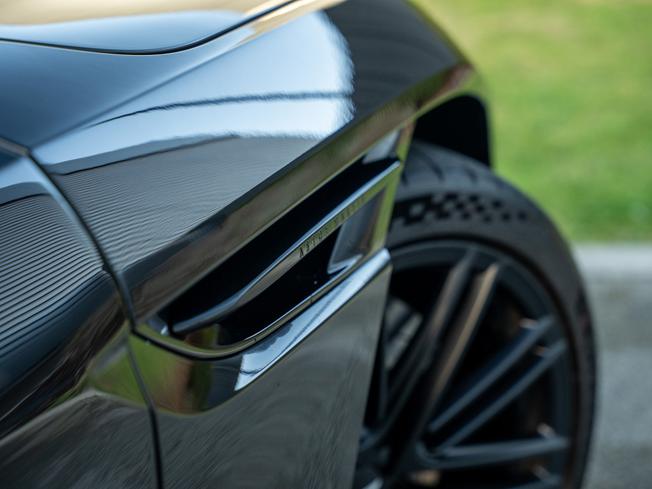 ASTON MARTIN Db12 Photo 9